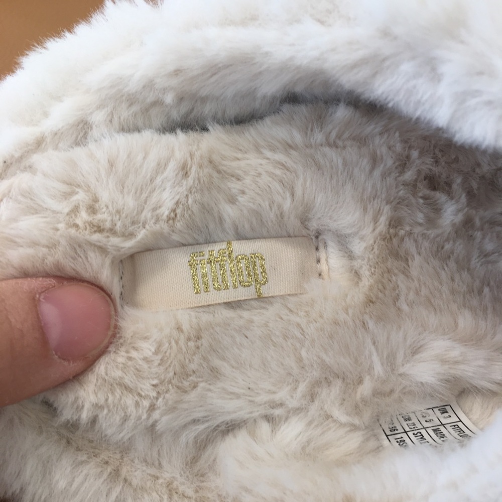🤍Furry Fit Flops🤍 - Picture 3 of 8
